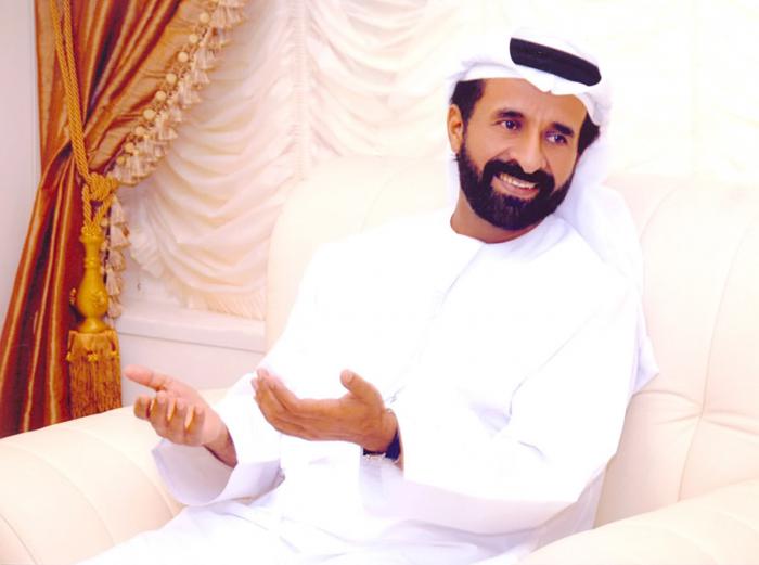 سعادة الشيخ مسلم بن سالم بن حم العامري يكرم شابين