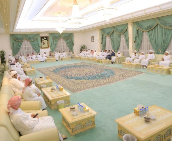 في مجلس بن حم الرمضاني السفير البريطاني ….الإمارات نموذج عالمي في التلاحم المجتمعي وحفظ التراث